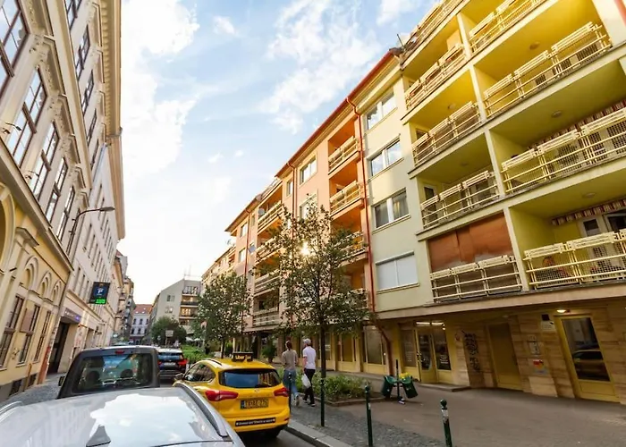 Gozsdu White Raven 3 - Terrace And Free Underground Parking شقة